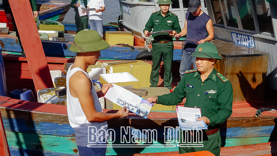 Đồng hành cùng ngư dân gỡ "thẻ vàng" trong đánh bắt thủy sản