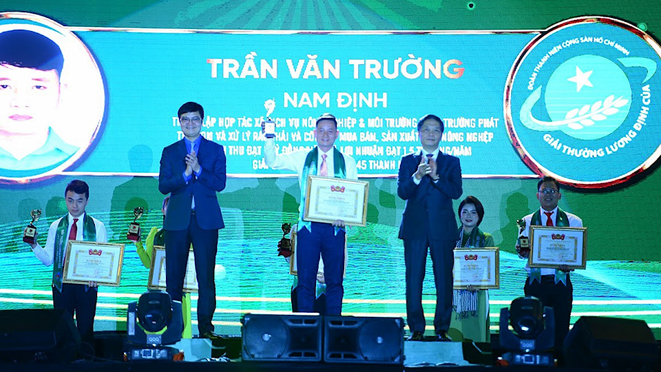 Thanh niên tiêu biểu học và làm theo Bác