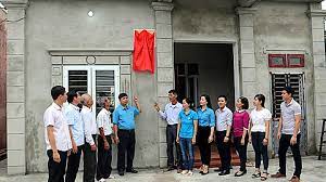 Bàn giao nhà "Mái ấm công đoàn" cho đoàn viên có hoàn cảnh khó khăn
