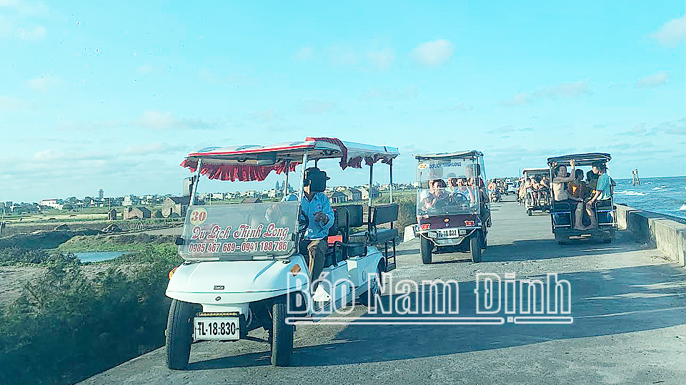 Phát triển các ngành, khu vực kinh tế dịch vụ