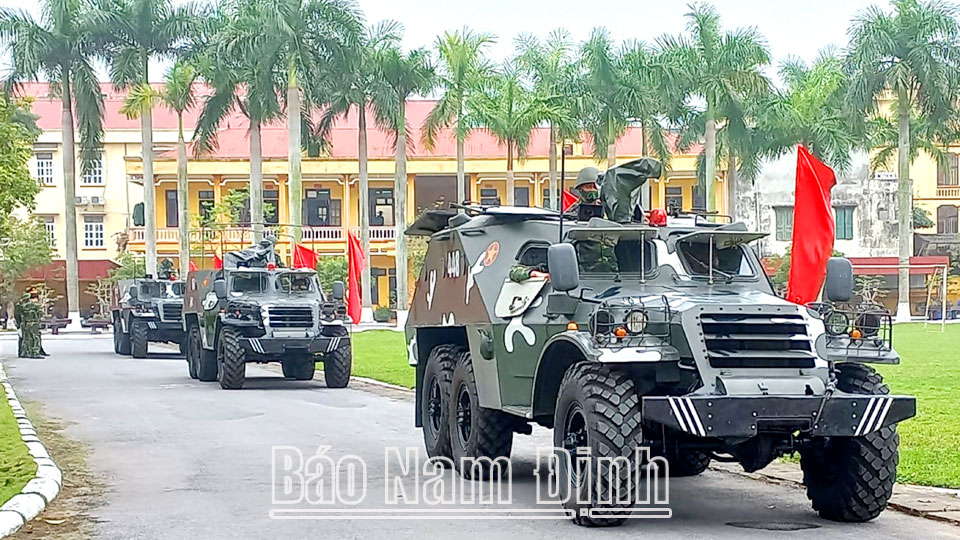 Huấn luyện, sẵn sàng chiến đấu ở Đại đội Thiết giáp