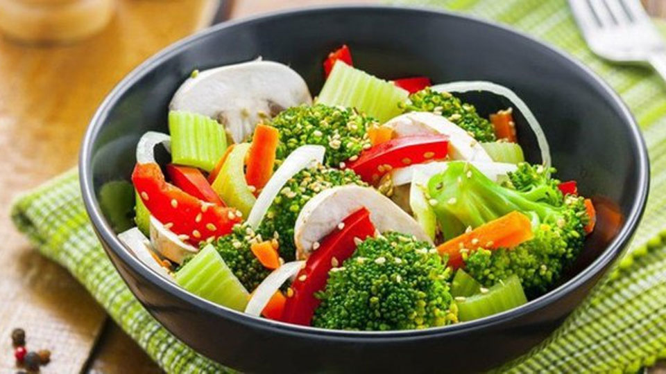 Ăn thô để giảm cân dễ gây những hệ lụy gì?