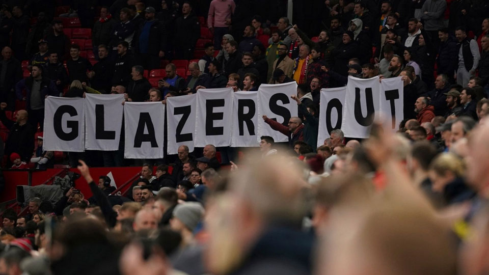 Nhà Glazer chính thức rao bán MU