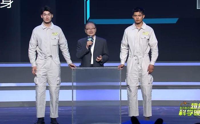 Nhà khoa học Trung Quốc trình diễn khả năng "tàng hình" bằng vật liệu đặc biệt