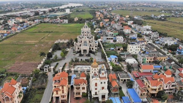 Làng tỷ phú nức tiếng ở Nam Định: Đi vài trăm mét có một dinh thự, tàu trăm tỷ xuôi ngược khắp chốn