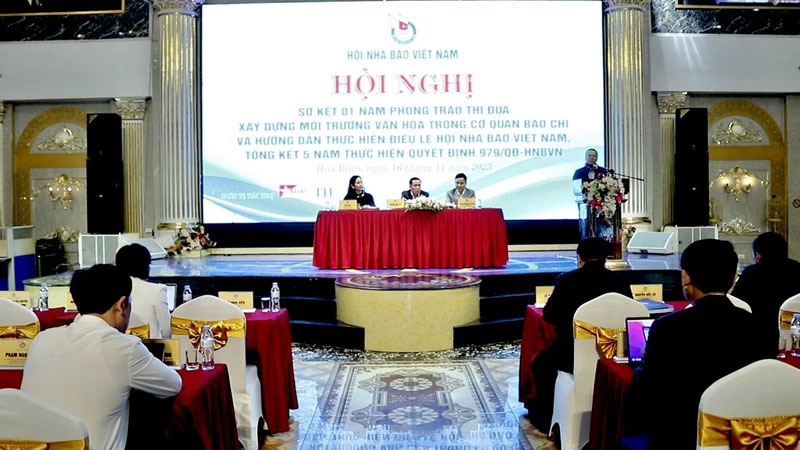 Xây dựng môi trường văn hóa trong cơ quan báo chí “Chuyên nghiệp, nhân văn và hiện đại”