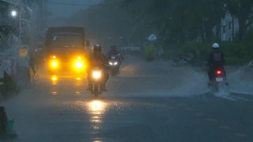 Nhiều khu vực có mưa dông, Trung Bộ đề phòng nguy cơ lũ quét