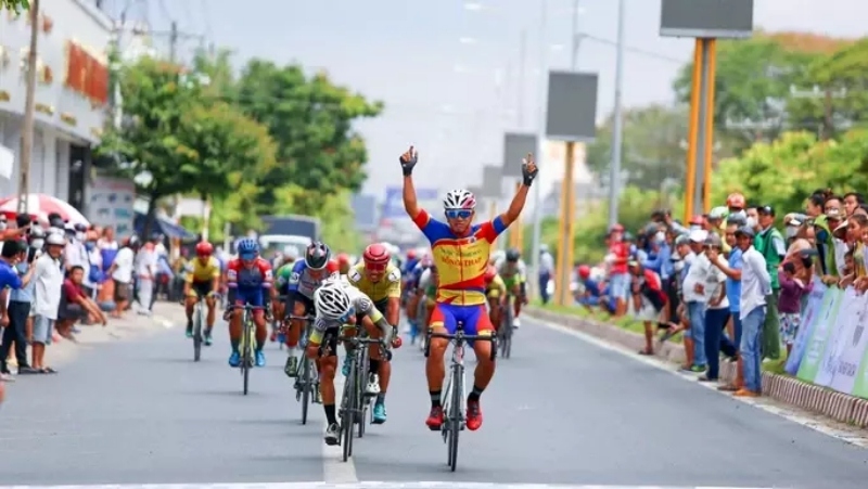 Gần 100 vận động viên tham dự giải đua xe đạp Nam Kỳ Khởi Nghĩa