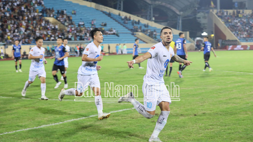 CLB Thép Xanh Nam Định tiếp tục dẫn đầu bảng xếp hạng V-League sau 3 vòng đấu