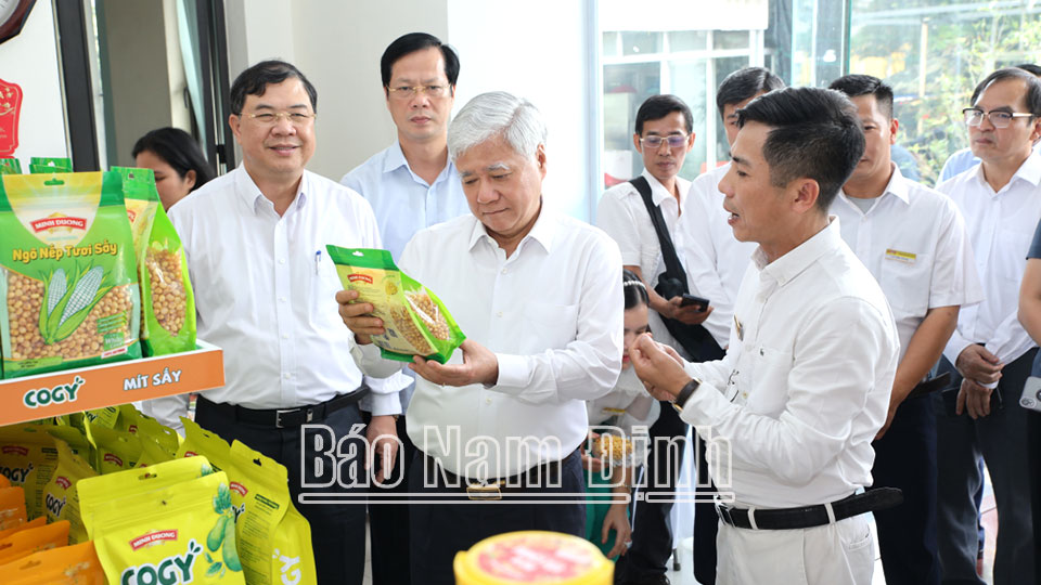 Kiểm tra thực hiện Cuộc vận động người Việt Nam ưu tiên dùng hàng Việt Nam tại tỉnh Nam Định