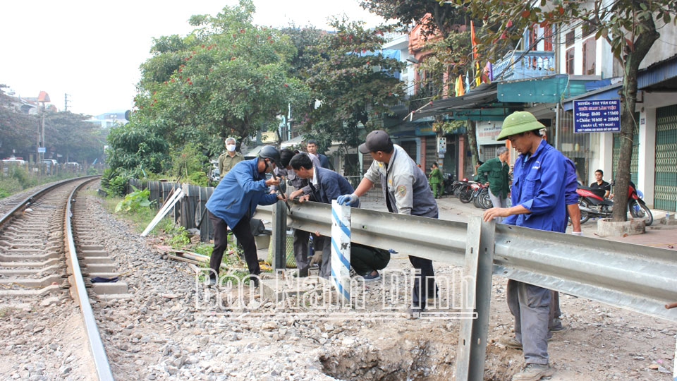 Đóng lối đi tự mở qua đường sắt cuối cùng trên địa bàn phường Văn Miếu