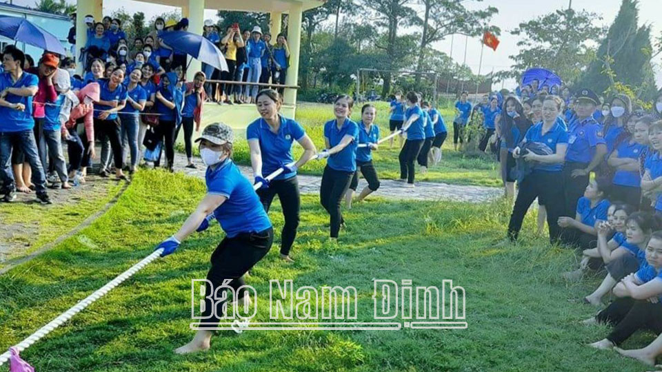 Phát huy vai trò tổ chức Công đoàn trong xây dựngcơ quan, doanh nghiệp đạt chuẩn văn hóa