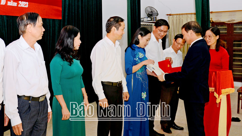 Xây dựng Trường Chính trị đạt chuẩnđáp ứng yêu cầu trong tình hình mới