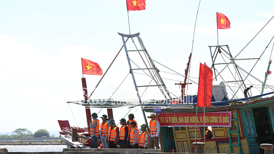 Xây dựng lực lượng dân quân tự vệ“vững mạnh, rộng khắp”