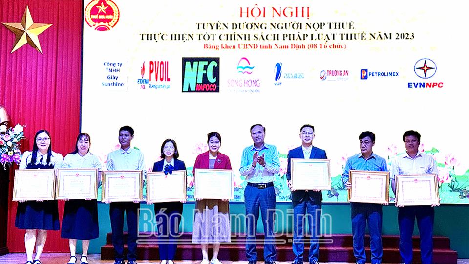 Tuyên dương 40 tổ chức, cá nhân nộp thuế tiêu biểu năm 2023