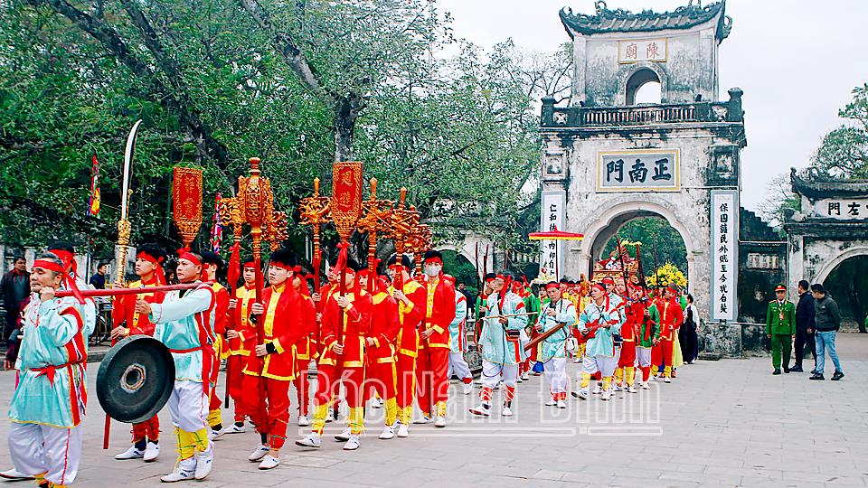 Vững tiến trong kỷ nguyên vươn mình của dân tộc “Bằng văn hóa, từ văn hóa”