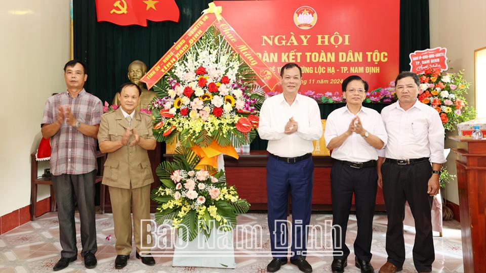 Đồng chí Phó Bí thư Thường trực Tỉnh uỷ dự Ngày hội Đại đoàn kết toàn dân tộc ở thành phố Nam Định