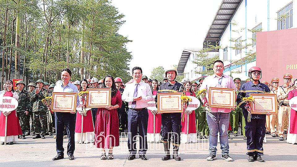 UBND tỉnh tổ chức diễn tập phương án chữa cháy và cứu nạn, cứu hộ huy động nhiều lực lượng, phương tiện tại huyện Trực Ninh