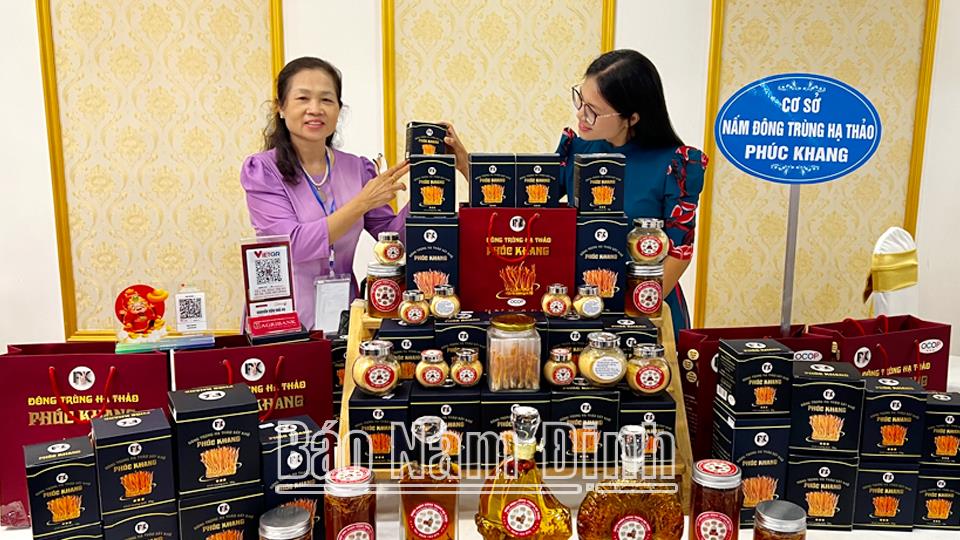 Phụ nữ chung tay thực hiện mô hình“Xây dựng gia đình 5 có, 3 sạch”