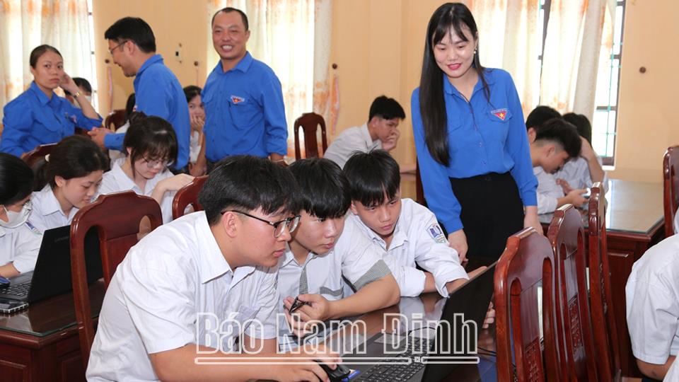 Phát huy vai trò của Đoàn Thanh niêntrong định hướng thông tin trên mạng xã hội