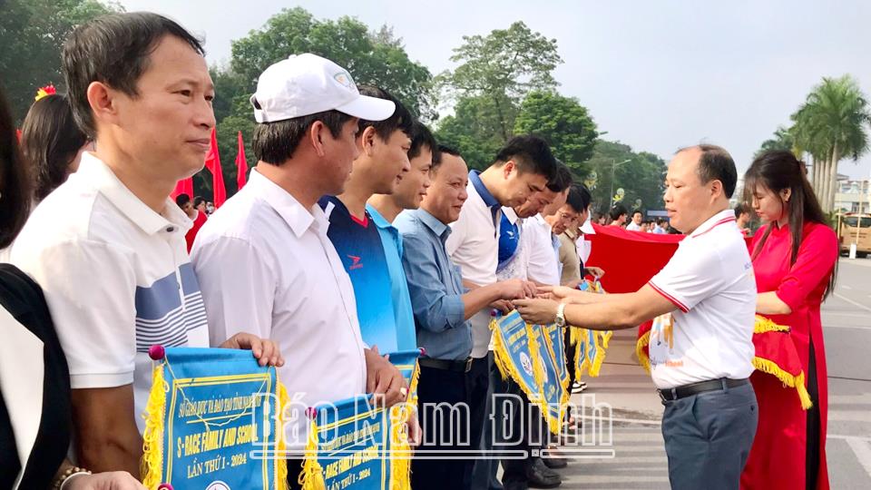 Khai mạc giải chạy “Thử thách S-Race Family and School” ngành Giáo dục và Đào tạo lần thứ I-2024