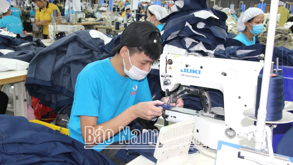 Bảo đảm an toàn vệ sinh lao độngtrong hoạt động sản xuất, kinh doanh