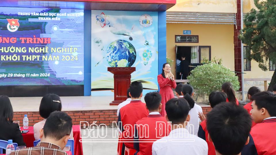 Đẩy mạnh tư vấn định hướng nghề nghiệp cho học sinh