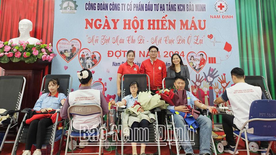 Gần 500 công nhân Khu công nghiệp Bảo Minh tham gia hiến máu tình nguyện
