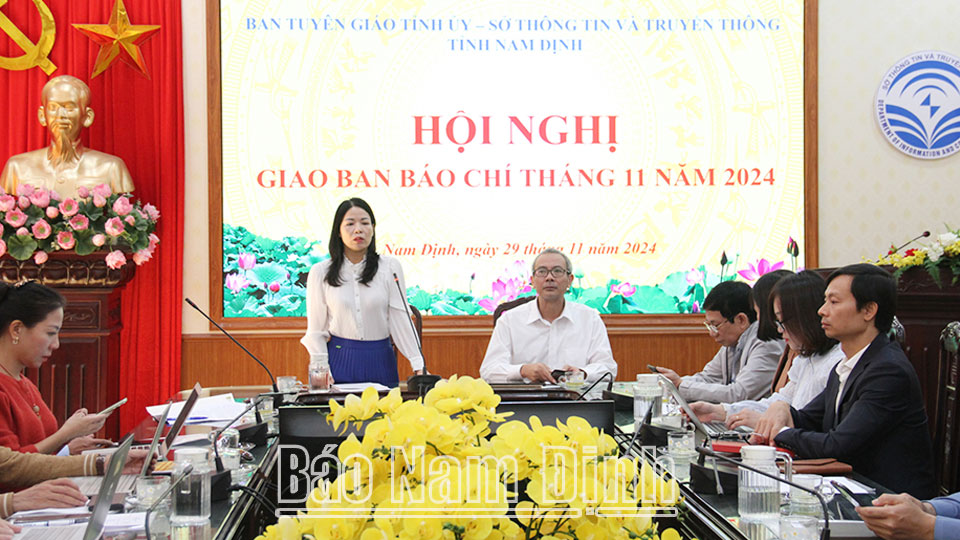 Giao ban báo chí tháng 11