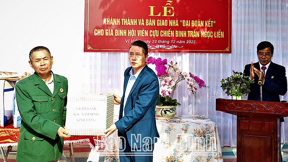 Khánh thành và bàn giao nhà “Đại đoàn kết” cho hội viên cựu chiến binh