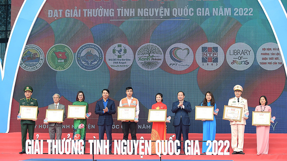 Đội Thanh niên tình nguyện huyện Xuân Trường được tặng Bằng khen của Trung ương Đoàn