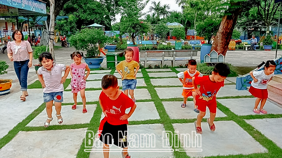 Khắc phục tình trạng thiếu nhân viên y tế trường học