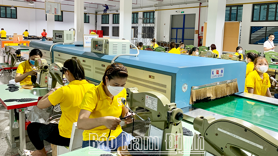 Hỗ trợ ngành dệt may, da giày hướng đến phân khúc giá trị gia tăng cao