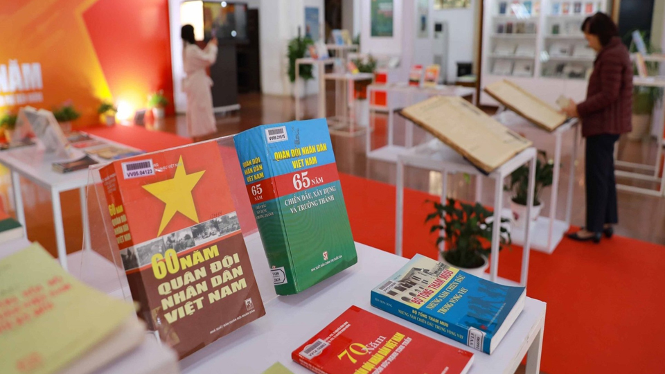 500 tư liệu tiêu biểu tại Triển lãm “Điện Biên Phủ trên không - Bản hùng ca bất tử”