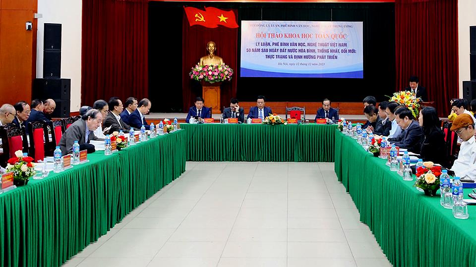 Lý luận, phê bình tích cực song hành cùng văn học, nghệ thuật