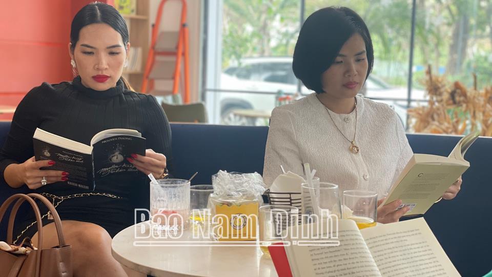 Lan tỏa văn hóa đọc với cà phê sách