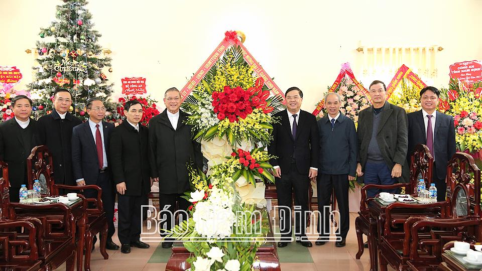 Đồng chí Bí thư Tỉnh ủy chúc mừng Lễ Giáng sinh năm 2023 tại Giáo phận Bùi Chu
