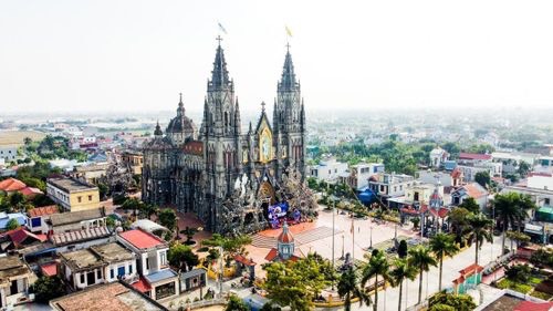 Những nhà thờ đẹp nức tiếng ở Nam Định rực rỡ trước đêm Giáng sinh