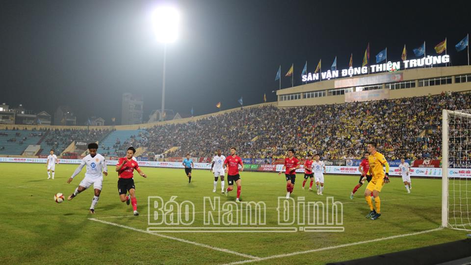 CLB Thép Xanh Nam Định và CLB Công an Hà Nội chia điểm kịch tính trên sân Thiên Trường