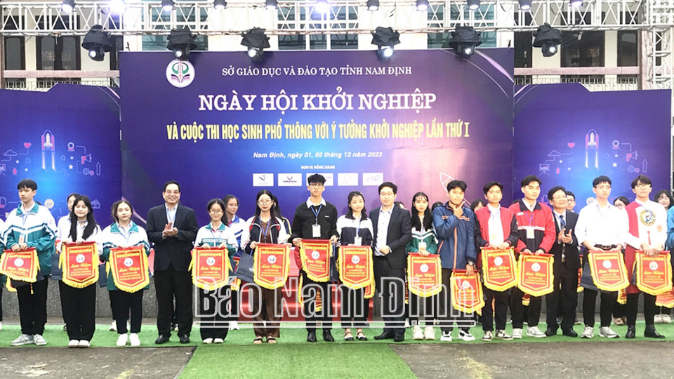 Trao giải Cuộc thi “Học sinh phổ thông với ý tưởng khởi nghiệp” tỉnh Nam Định lần thứ I