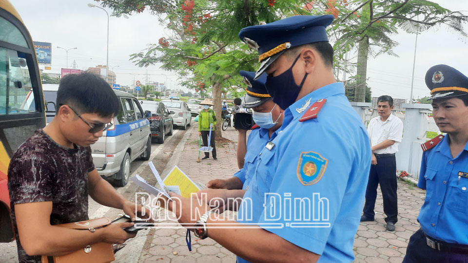 Siết chặt quản lý hoạt độngvận tải hành khách bằng xe ô tô