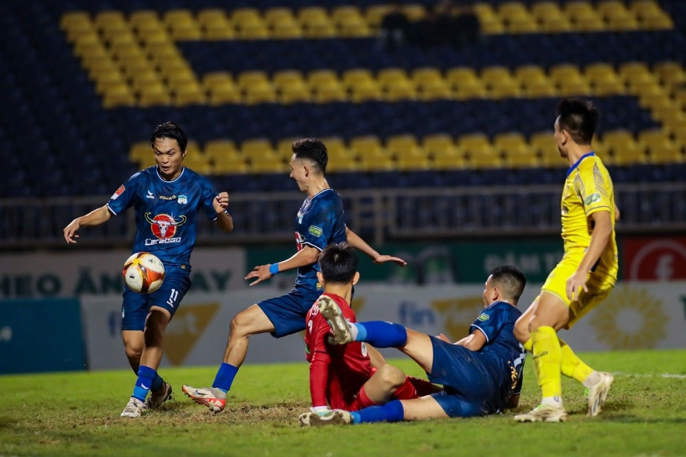 HAGL khủng hoảng sau trận thua "đội bóng trẻ" nhất V-League