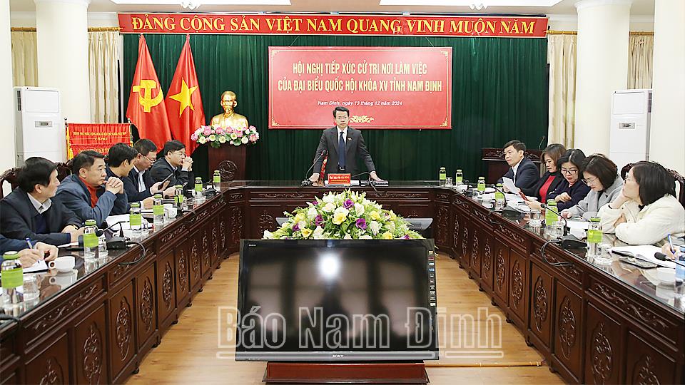 Đại biểu Quốc hội tỉnh Nam Định tiếp xúc cử tri tại nơi làm việc