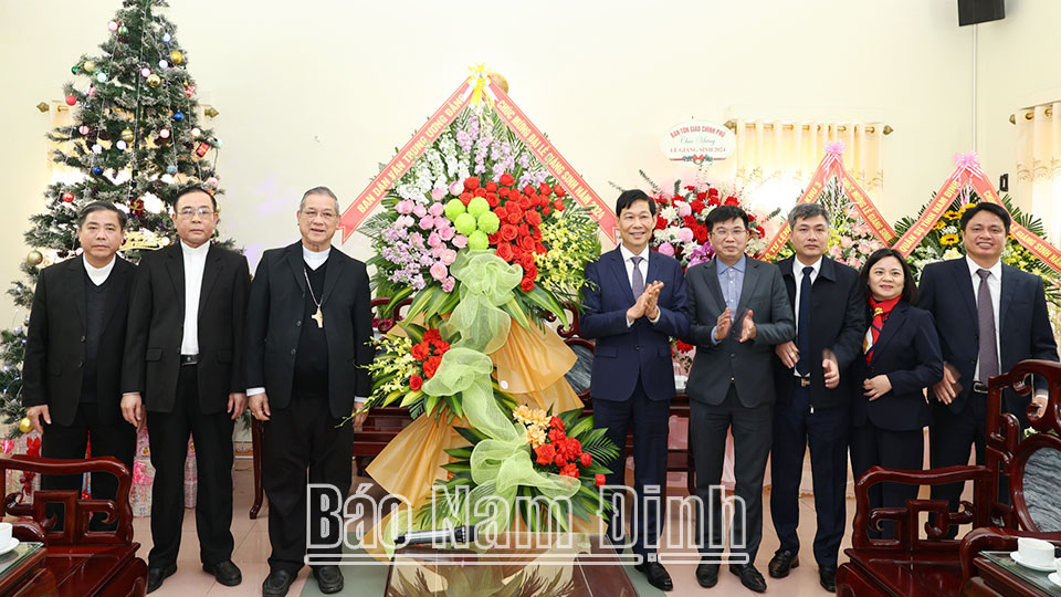 Lãnh đạo Ban Dân vận Trung ương chúc mừng Giáo phận Bùi Chu nhân dịp Lễ Giáng sinh năm 2024