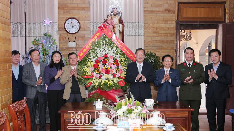 Đồng chí Phó Bí thư Thường trực Tỉnh ủy chúc mừng Noel 2024 tạiGiáo xứ Quần Liêu