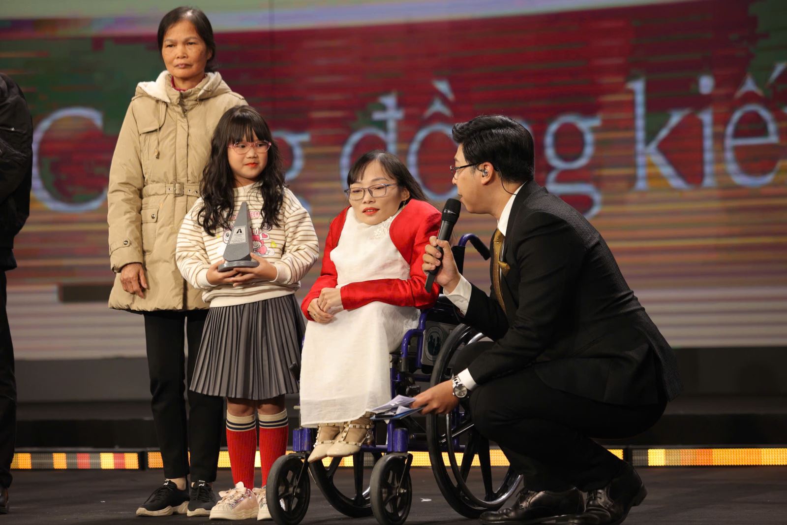 Lớp học Ngọc Tâm Thủy Tinh (Nam Định) được vinh danh tại Lễ trao Giải thưởng Hành động vì Cộng đồng 2024