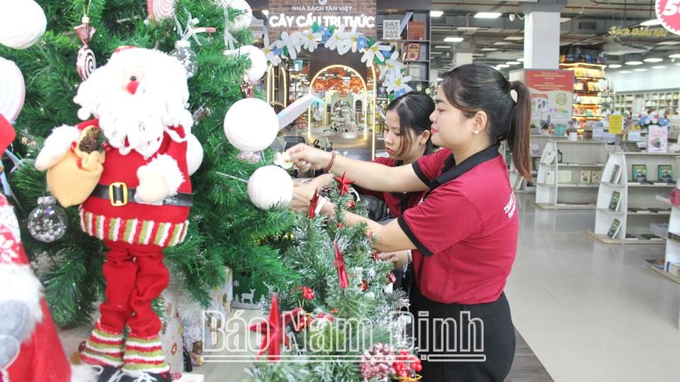 Nhộn nhịpthị trường lễ Noel