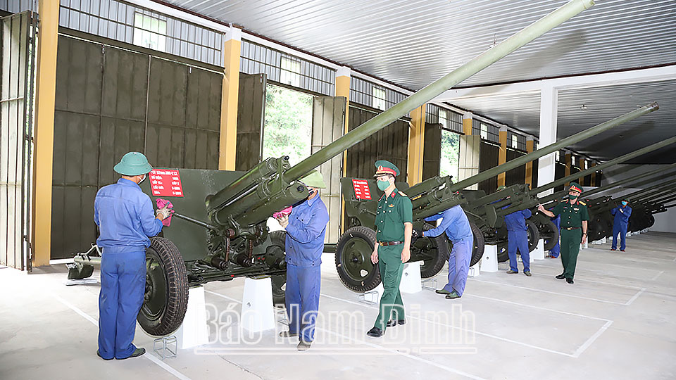 Lực lượng vũ trang tỉnh đảm bảo vũ khí trang bị kỹ thuậtphục vụ huấn luyện, sẵn sàng chiến đấu