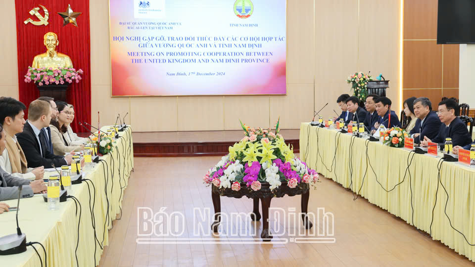 Đồng chí Chủ tịch UBND tỉnh làm việc với Đoàn công tác Đại sứ quán Vương quốc Anh và Bắc Ai-len tại Việt Nam