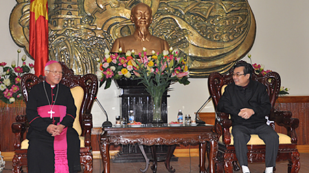 Đồng chí Chủ tịch UBND tỉnh tiếp đại diện Tổng Giáo phận Hà Nội và Giáo phận Bùi Chu